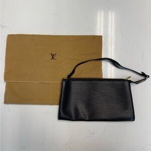 Louis Vuitton Epi Pochette in Black